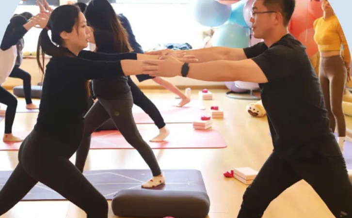 禧月薈月子中心舞韻雙人瑜伽，展現(xiàn)孕動之美